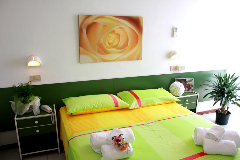 Hotel Astrid Cervia Habitación foto